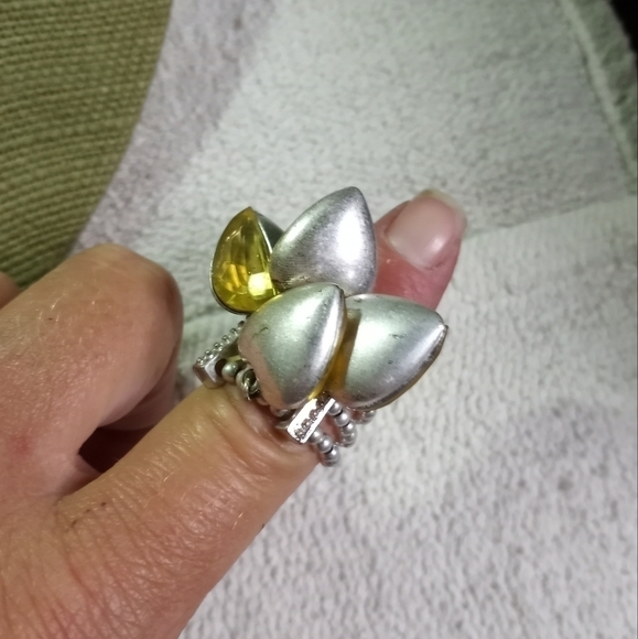 Silvertone yellow heart ♥ stretch ring sz.8 - Picture 3 of 4
